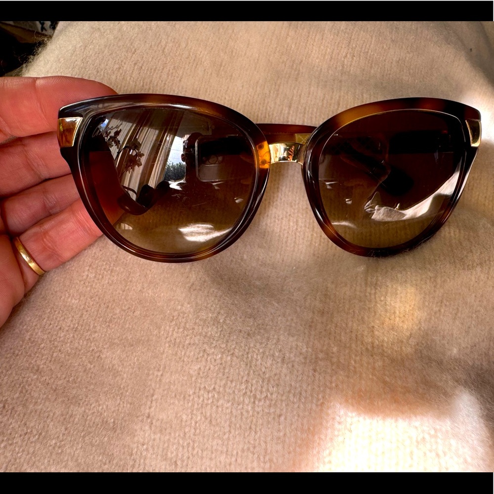 Cute and classic Gucci sunglasses. ☀️